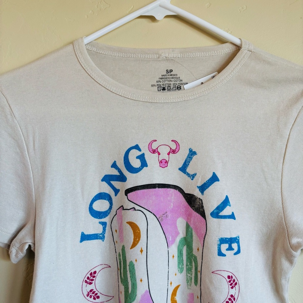 Long Live Cowgirls Graphic Tee - Picture 3 of 11